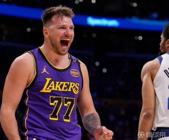 乌鸦嘴!雷迪克上周刚夸东契奇身体棒如新秀年 昨日惨遭赛季报销