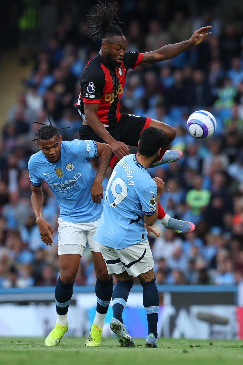 英冠不好惹去年英超第1足总杯负普利茅斯,今年英超第1负圣徒