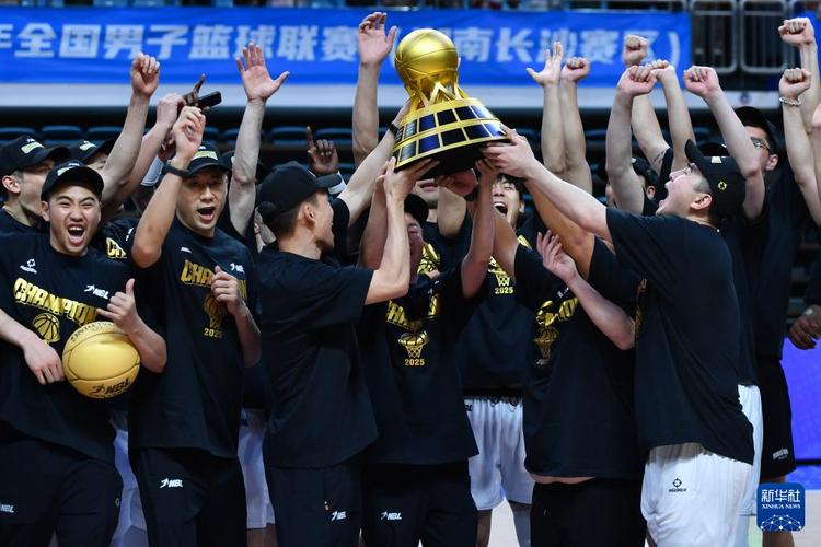NBL半决赛G2:香港金牛VS江西鲸裕 合肥狂风VS上海玄鸟