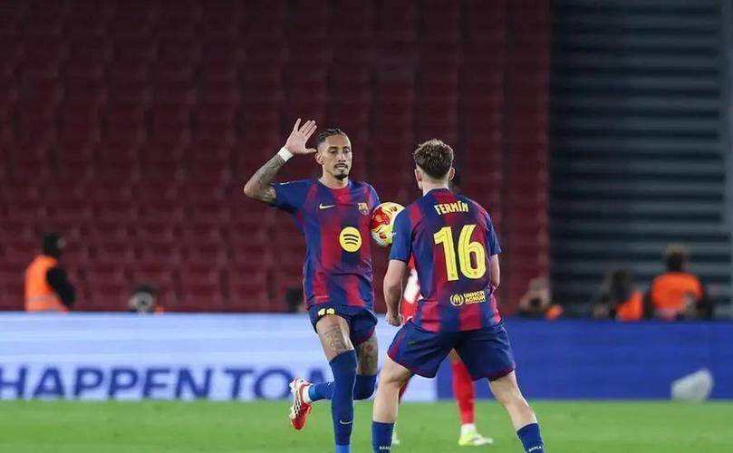 直红改黄！马竞1-2巴萨裁判录音：马丁先踢到球后踩踏 是正常动作