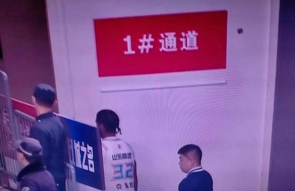 媒体人：新疆主帅格兰已离职 赛季中途接手后球队距季后赛更远了