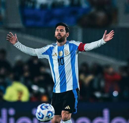 29/903,奥莱报:梅西生涯29次头球破门,在阿根廷和巴黎无头球