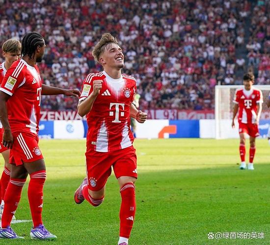 小鬼当家!比朔夫20岁打入拜仁处子球 18岁卡尔赛季9球泡芙也才21