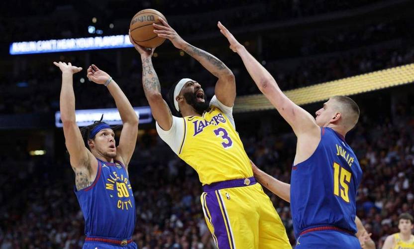 阿德尔曼:戈登必须学会在身背犯规情况下依旧保持侵略性打球