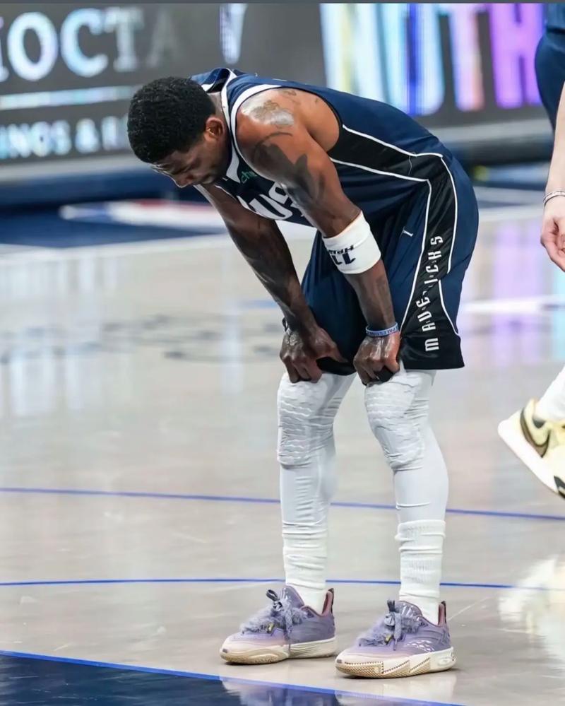 15季后赛欧文&乐福受伤&21浓眉受伤!詹媒:为何是詹姆斯来承受?