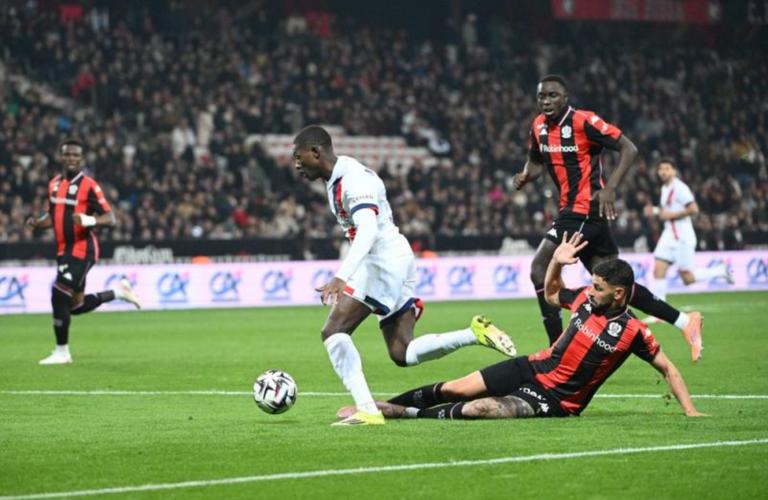 队报:踢利物浦前巴黎继续试阵容,杜埃踢中场、门德斯去左边锋