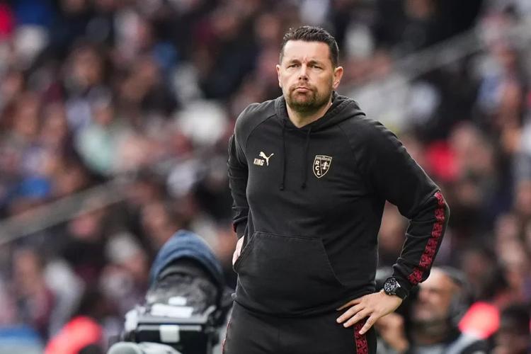 放弃争冠?朗斯主帅:我们的目标是获得欧冠资格,必须面对现实