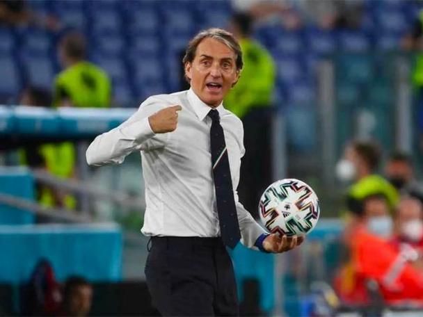 晚邮报谈意大利主帅候选:曼奇尼和孔蒂是热门,小因也在考虑之列