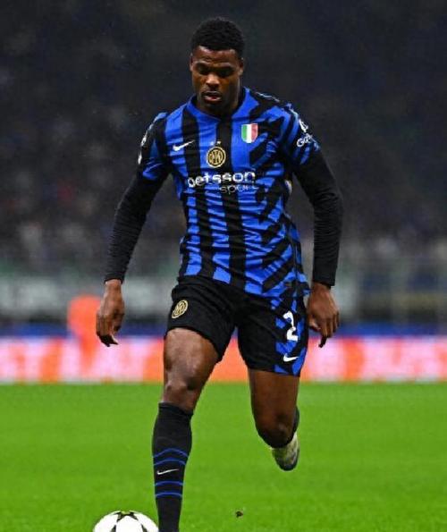 邓弗里斯：若让我借用队友的特质，我一定会选择恰尔汗奥卢的射门