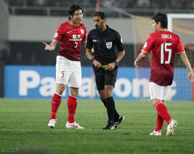 拉拽头发染红！热议米特里策：不得红牌不罢休啊；很可能面临追罚