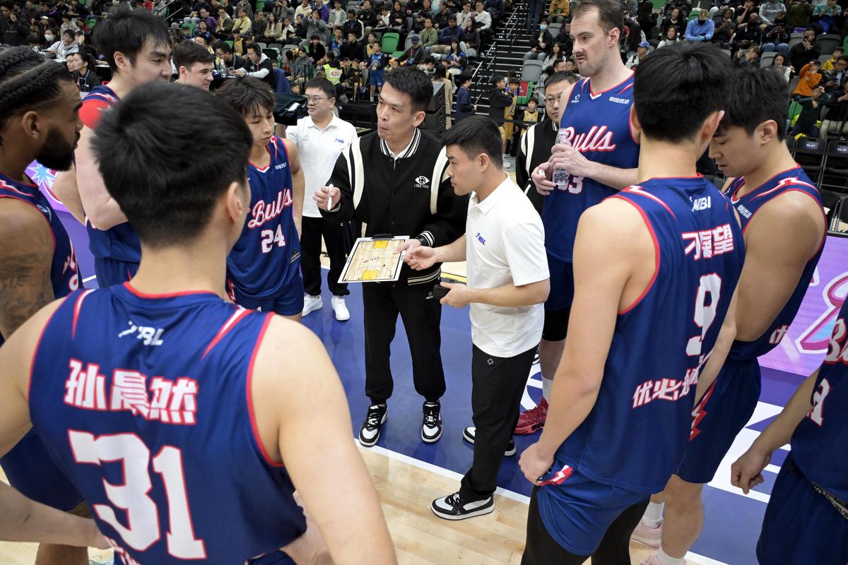 2026香港金牛篮球交流营最后一天！参观宏远基地与广东球员比赛