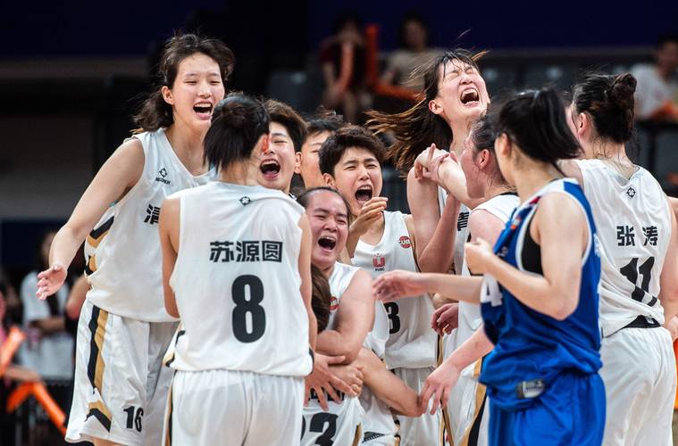 CUBAL女篮-清华大学77分大胜北京科大晋级4强 刘琦19分4断