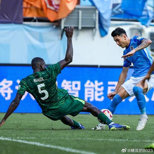 天空之城 !新鹏城5-2三镇的比赛3个进球都是头球打进