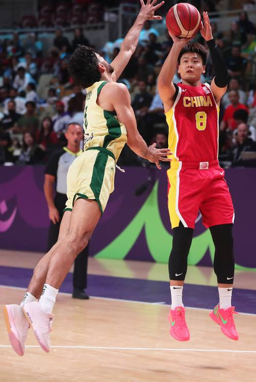 三人男篮亚洲杯三四名决赛：中国队22-20力克日本队夺得铜牌