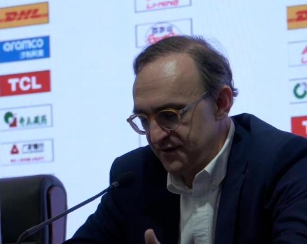 乌戈:我试着让所有球员上场 让新外援莱迪上场并和队友进行适应