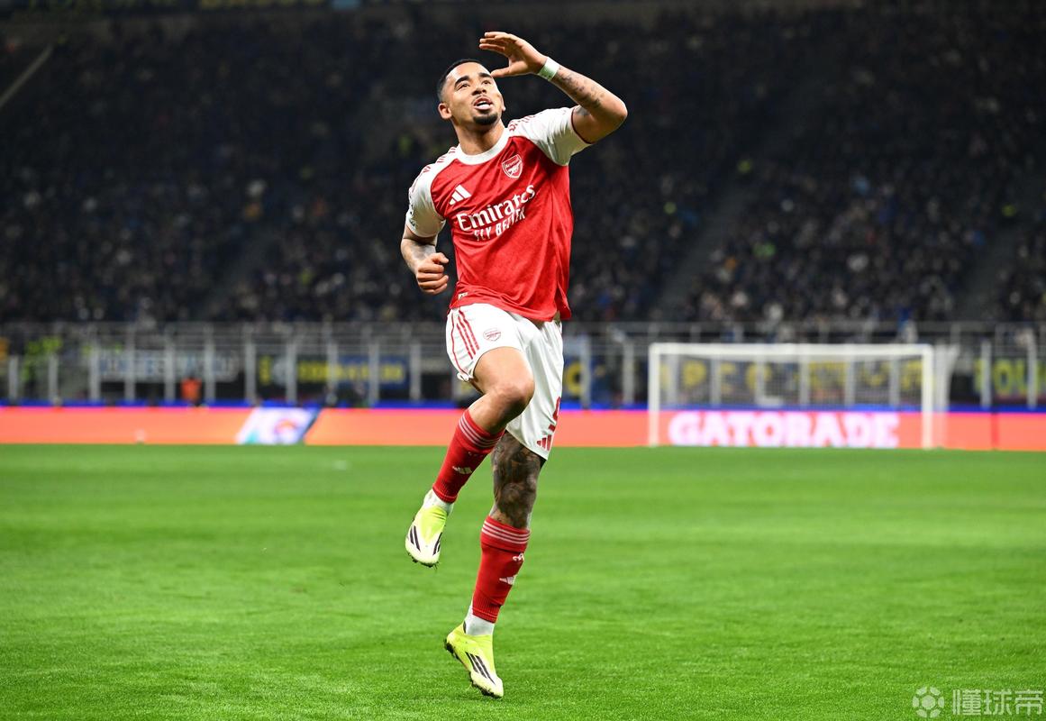 理查兹：曼城将在联赛和欧冠对阿森纳发起挑战，谁都可能夺冠