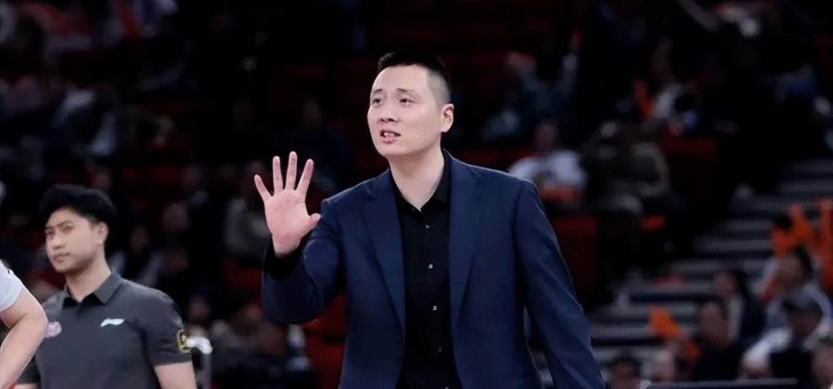 卢伟：感谢队员们的努力 让主场球迷高兴回家是我作为教练的责任