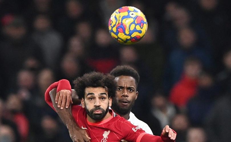 尴尬！鲍文岳父在场边高唱：鲍文状态火热，他正在和我女儿上床