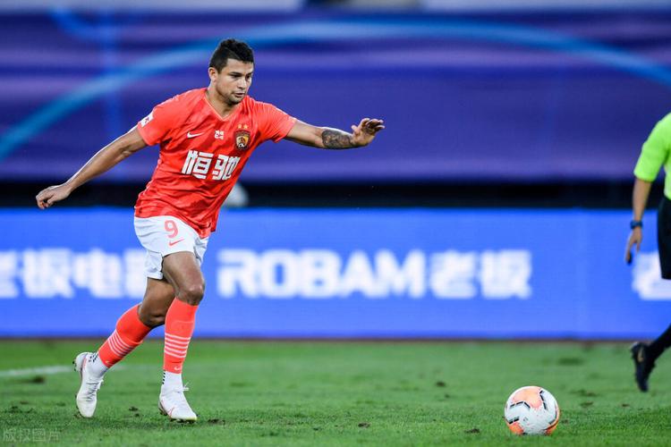 斯特鲁伊克:2-0领先本该守住胜果 主罚点球时我脑中没有太多杂念