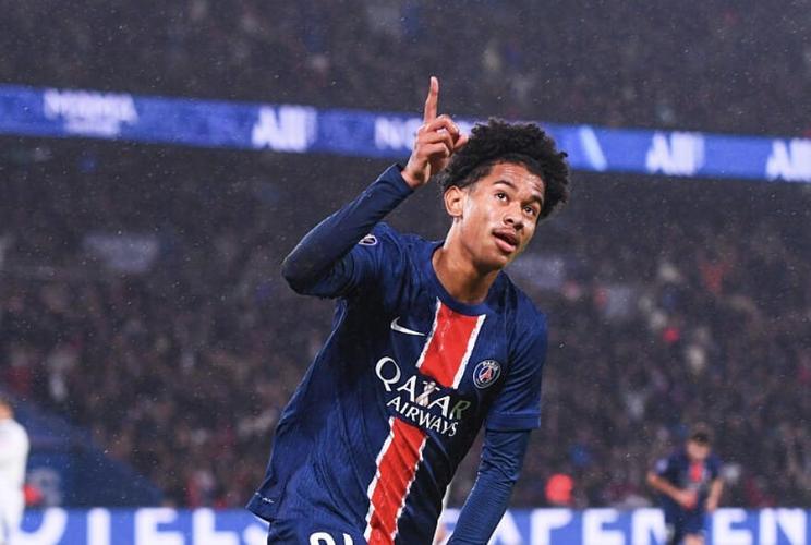 记者:巴黎19岁中场马尤卢选择为民主刚果效力,正办理相关手续