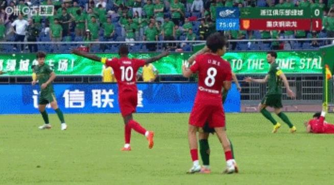 辱骂米特里策家人?李镇全回应：我不会讲罗马尼亚语 英语也不咋会