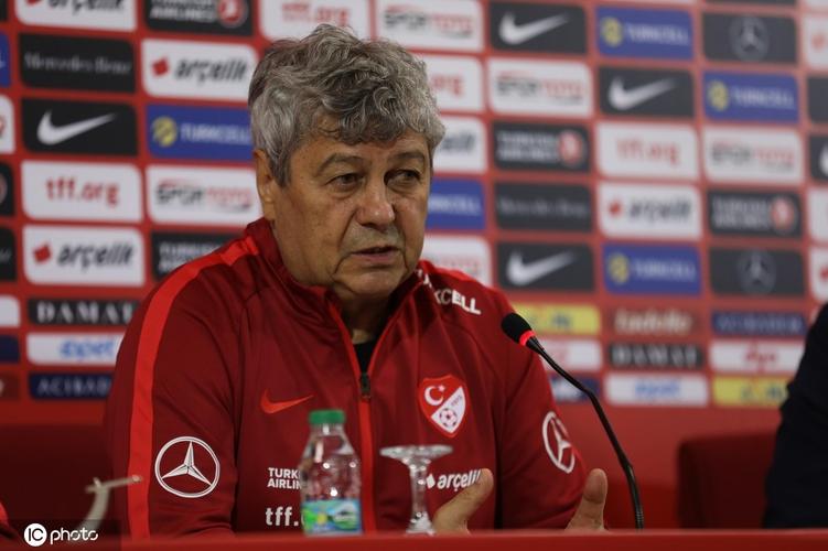 外媒:罗马尼亚80岁老帅卢塞斯库仍在昏迷,病情稳定但仍然严重