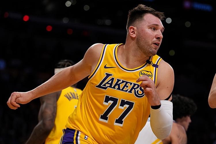 湖人指望东契奇火线复出救主？别忘了哈登强行复出沦为空壳的惨案