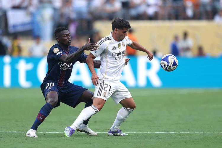 阿斯：皇马中后场多个首发位置存疑，阿韦洛亚战拜仁面临严峻考验