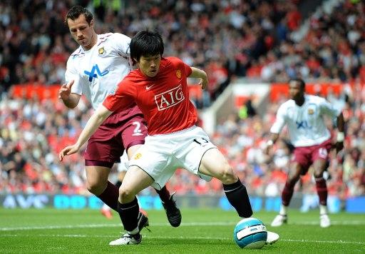 邮报：埃弗拉、朴智星参观特维斯豪宅，前者嘲讽特维斯穿曼城球衣