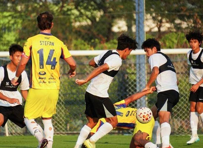 中超助攻榜:约尼查5次领跑,米特里策3次第二,贝维斯等多人2次