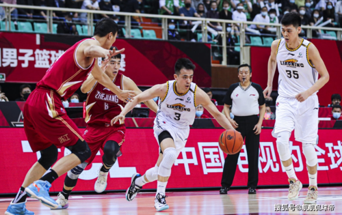 浙江发布比赛日视频，上半场李镇全疑似在身后辱骂米特里策