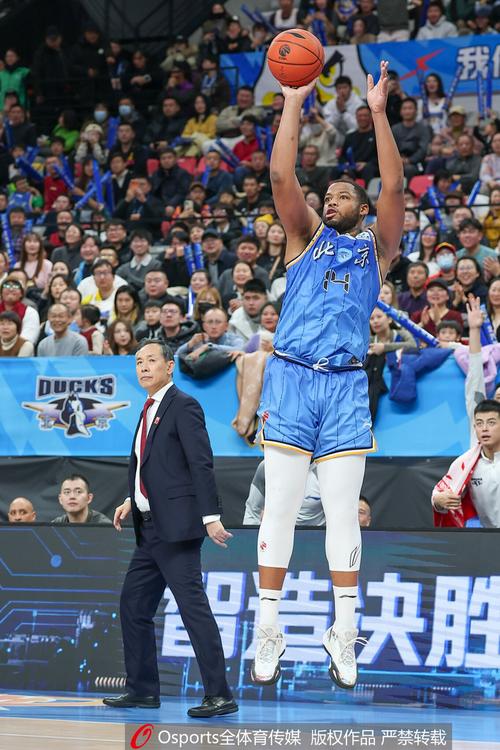 媒体人：许利民纵有千般不是 也轮不到斯佩尔曼指着鼻子喷