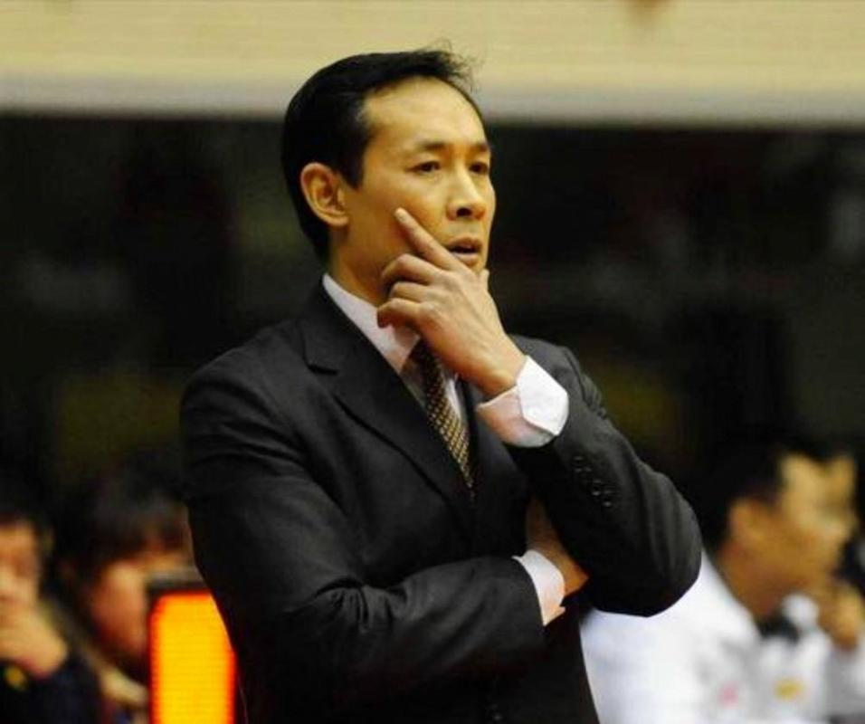 媒体人：许利民第三节换下斯佩尔曼很奏效 是球队逆转的关键