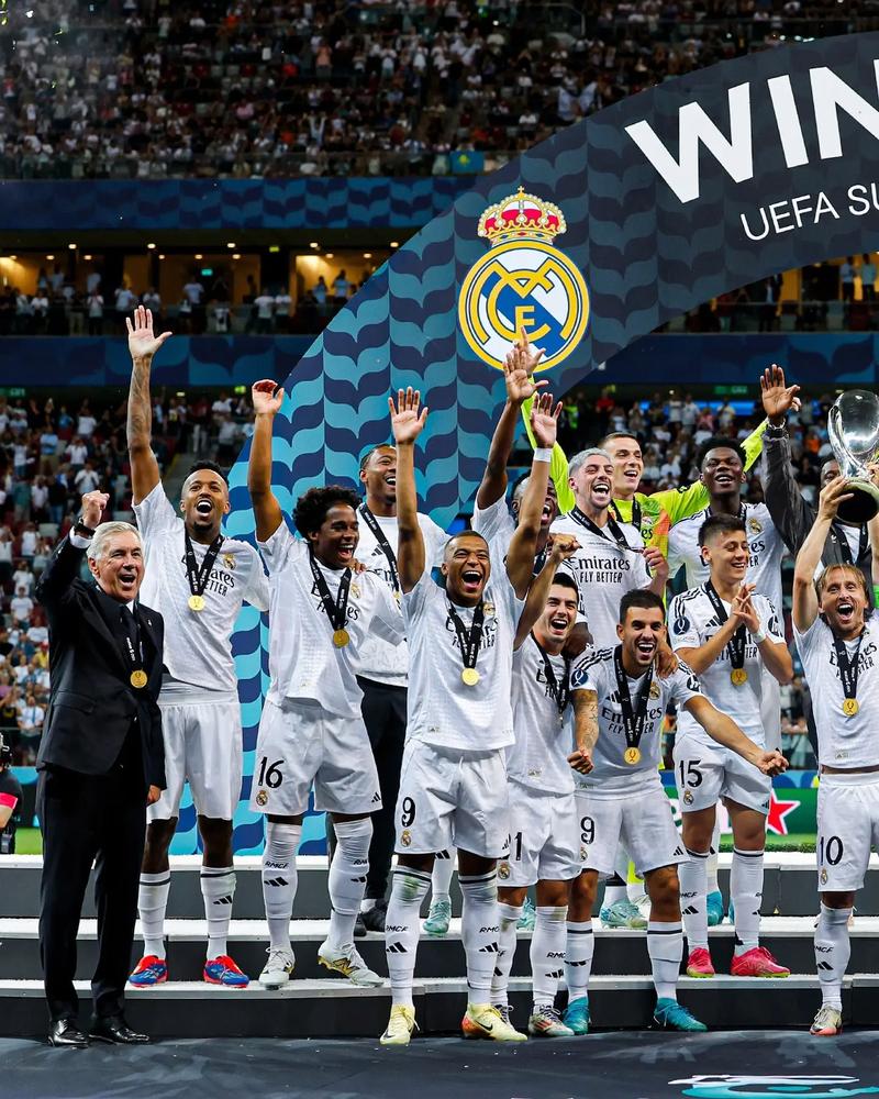 马卡:皇马球迷为欧冠大战拜仁准备壮观巨型tifo