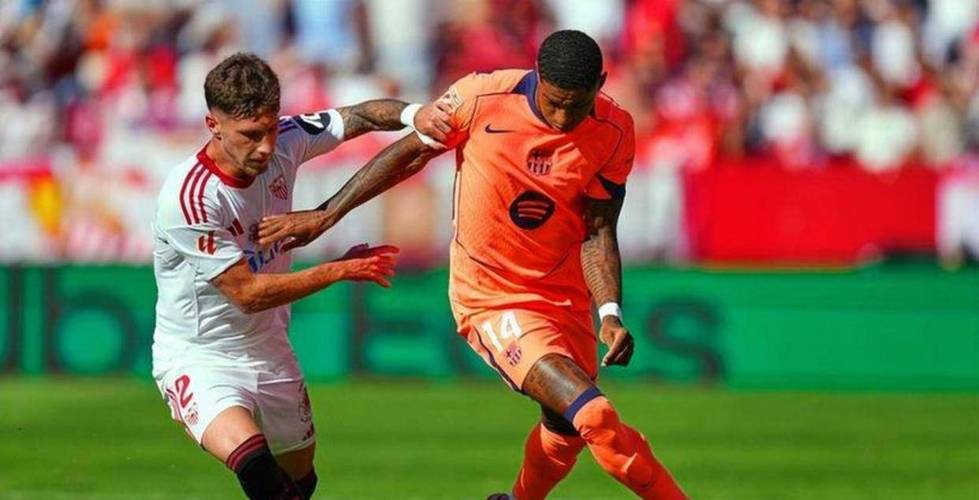 世体：莫利纳拍打费尔明面部，巴萨球员不满并向主裁判抗议