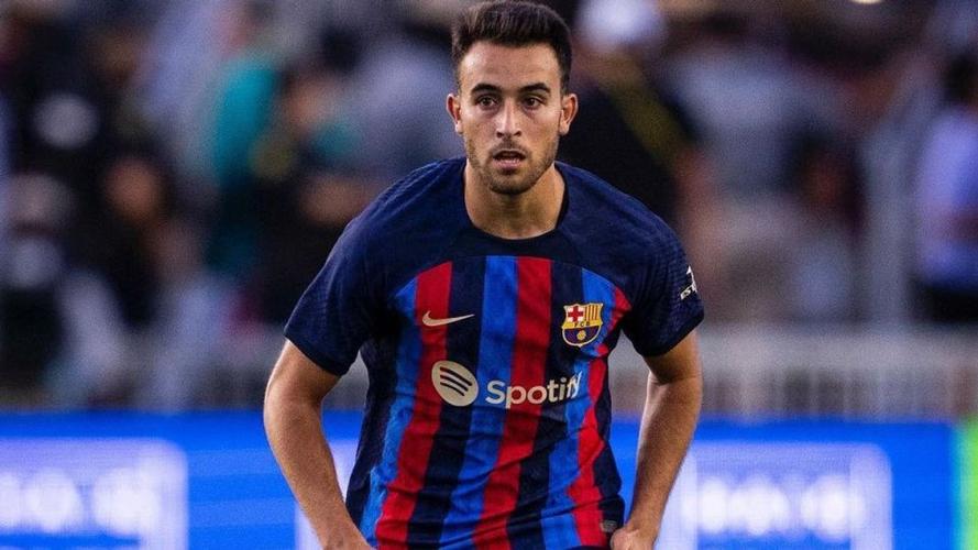 DAZN：埃里克·加西亚赛前得知祖父去世，弗里克拥抱安慰球员