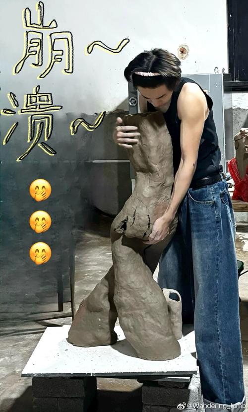 闹乌龙！太阳报：佩德里把光头摄影师认成足球，赛后引球迷爆笑