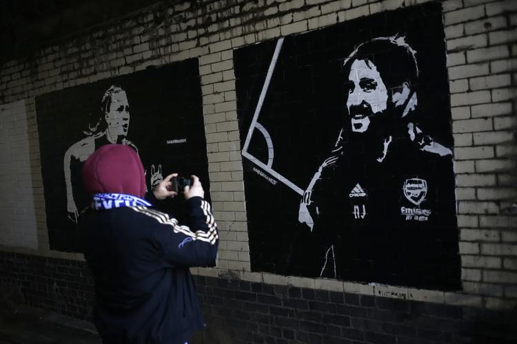 赖特：揪着阿森纳定位球不放的人真可笑，曼城的定位球也很出色