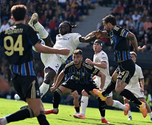 强强对话首败…米兰打意甲前六5胜3平1负，战绩亮眼却已差国米9分