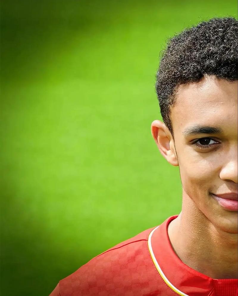 邮报:克服伤病困扰,阿诺德逐渐适应新环境并赢得皇马上下的信任