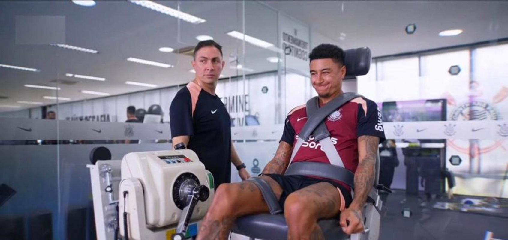 气炸！科林蒂安传奇：拉布亚德会踢球？幽默林加德！德佩装啥呢？