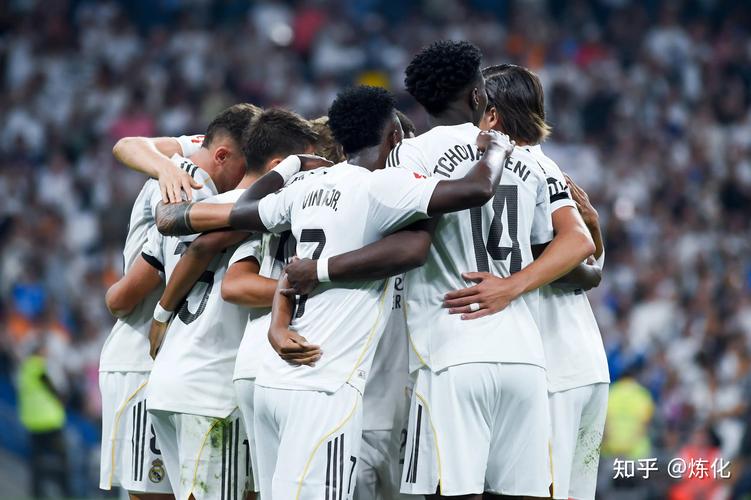 本赛季皇马33胜3平10负场均2.2球,拜仁37胜4平2负场均3.4球