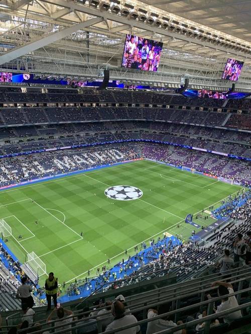 阿斯报:尽管拜仁向欧足联表达不满,皇马仍获准关闭伯纳乌顶棚