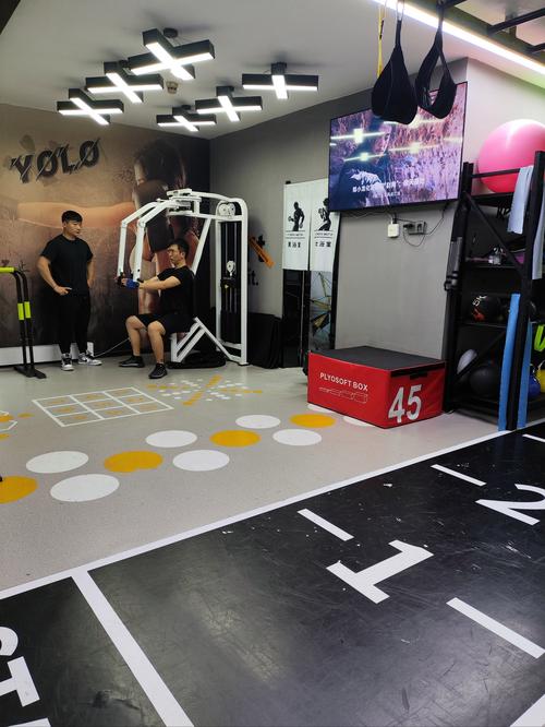 每体:拉菲尼亚回到巴萨基地,将在健身房内进行康复训练