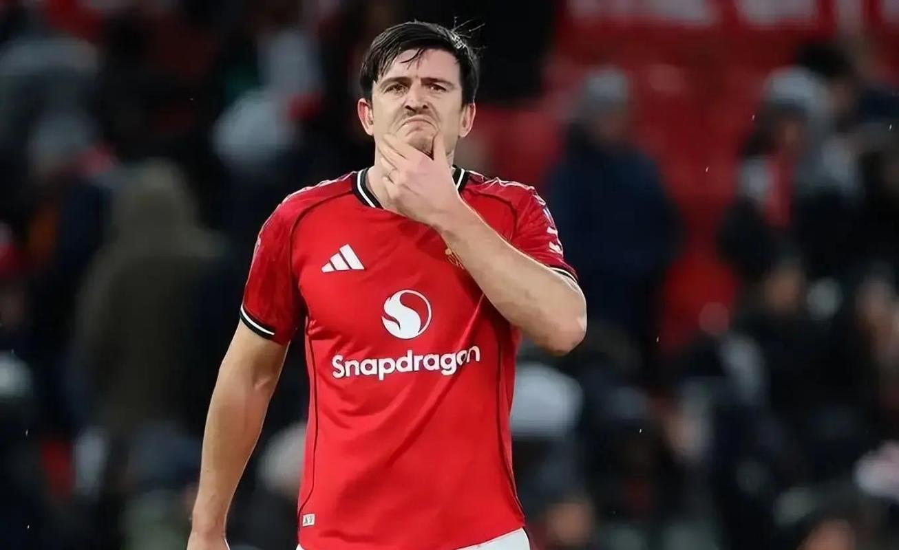 记者评马奎尔续约:正确的决定,他在曼联更衣室深受众人尊重