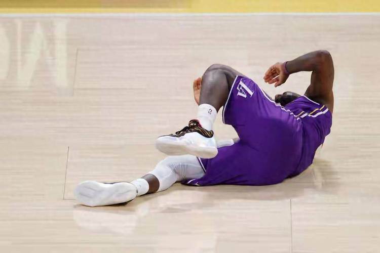 夸梅：有人说艾维应该公开出柜以重返NBA 现在开这些玩笑不合适