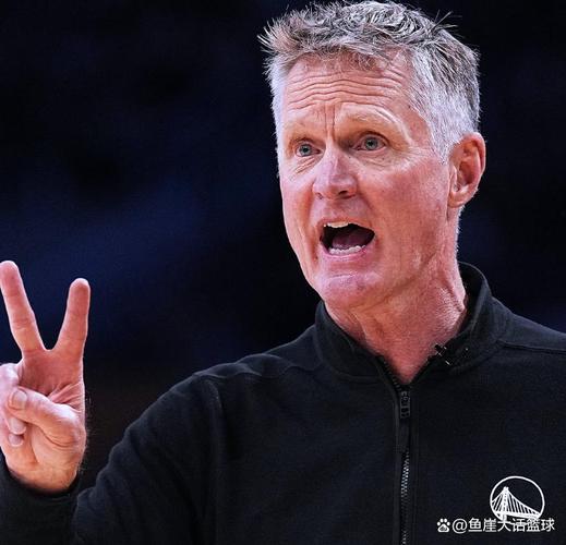 追梦:库里一复出那些老面孔都回来了 过去俩月球馆都没那么吵!