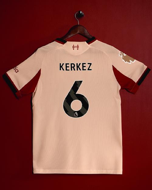 东体：莱昂纳多特意赠送球衣给昔日恩师乔迪作为纪念