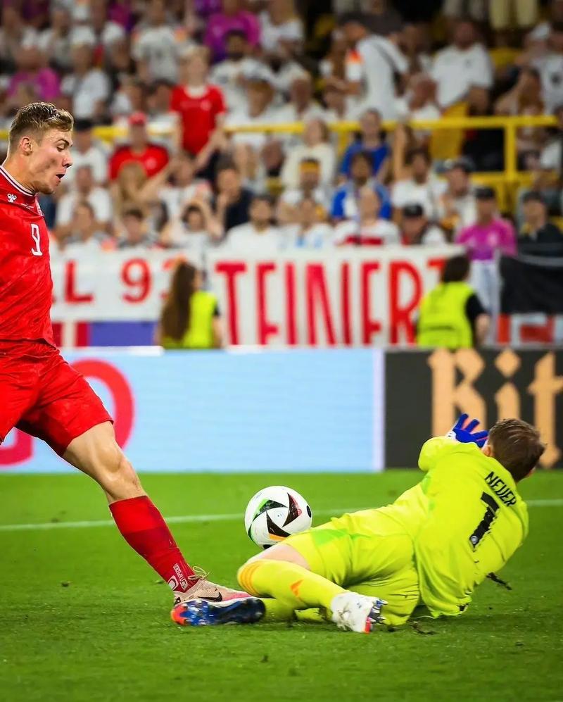 BBC:图赫尔现场观战皇马大战拜仁,阿诺德状态低迷多次出现失误