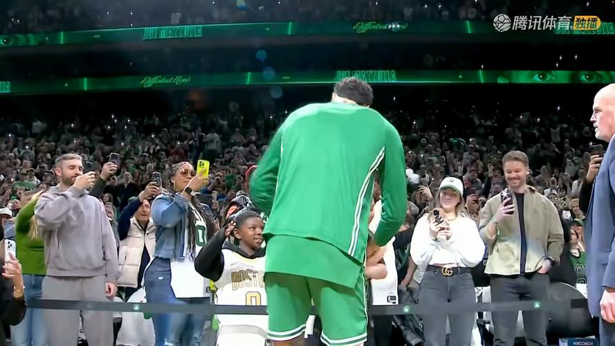 全面！塔图姆最近6场场均25.3分10.7板7.3助1.5断 3分命中率38.5%